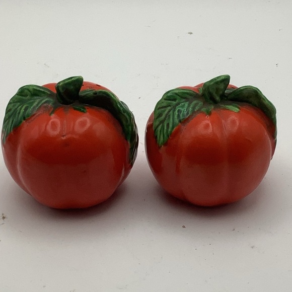 Vintage Japan Tomato Salt & Pepper Shakers - Picture 3 of 7